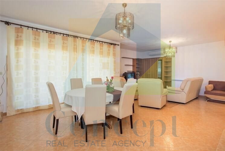 Poreč, Lussuosa posizione, Casa appartamenti a 750 m dal mare