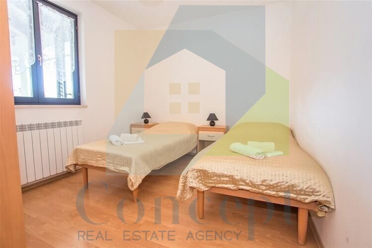 Poreč, Lussuosa posizione, Casa appartamenti a 750 m dal mare