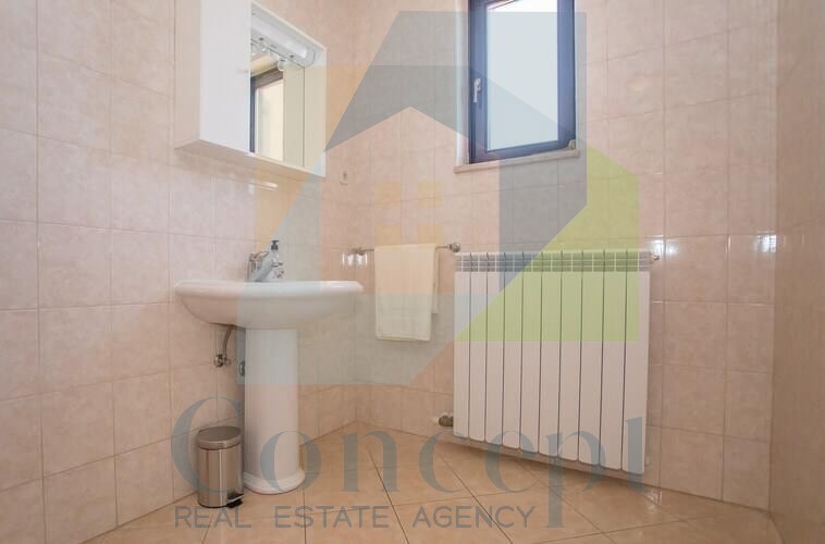 Poreč, Lussuosa posizione, Casa appartamenti a 750 m dal mare