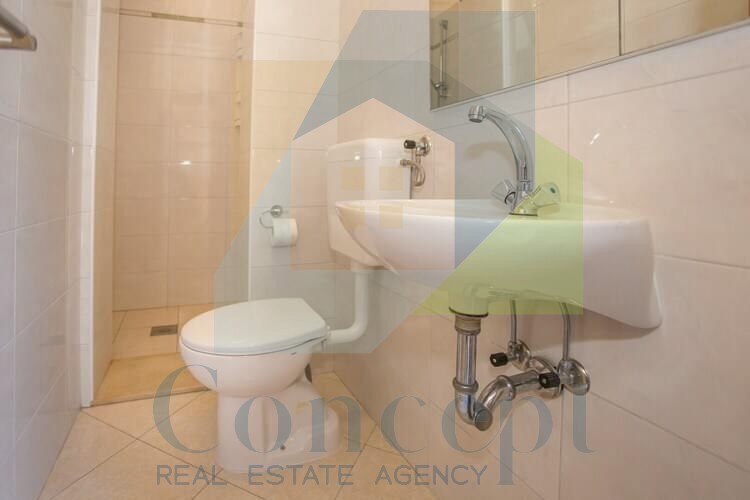 Poreč, Lussuosa posizione, Casa appartamenti a 750 m dal mare