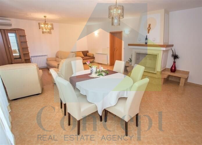 Poreč, Lussuosa posizione, Casa appartamenti a 750 m dal mare