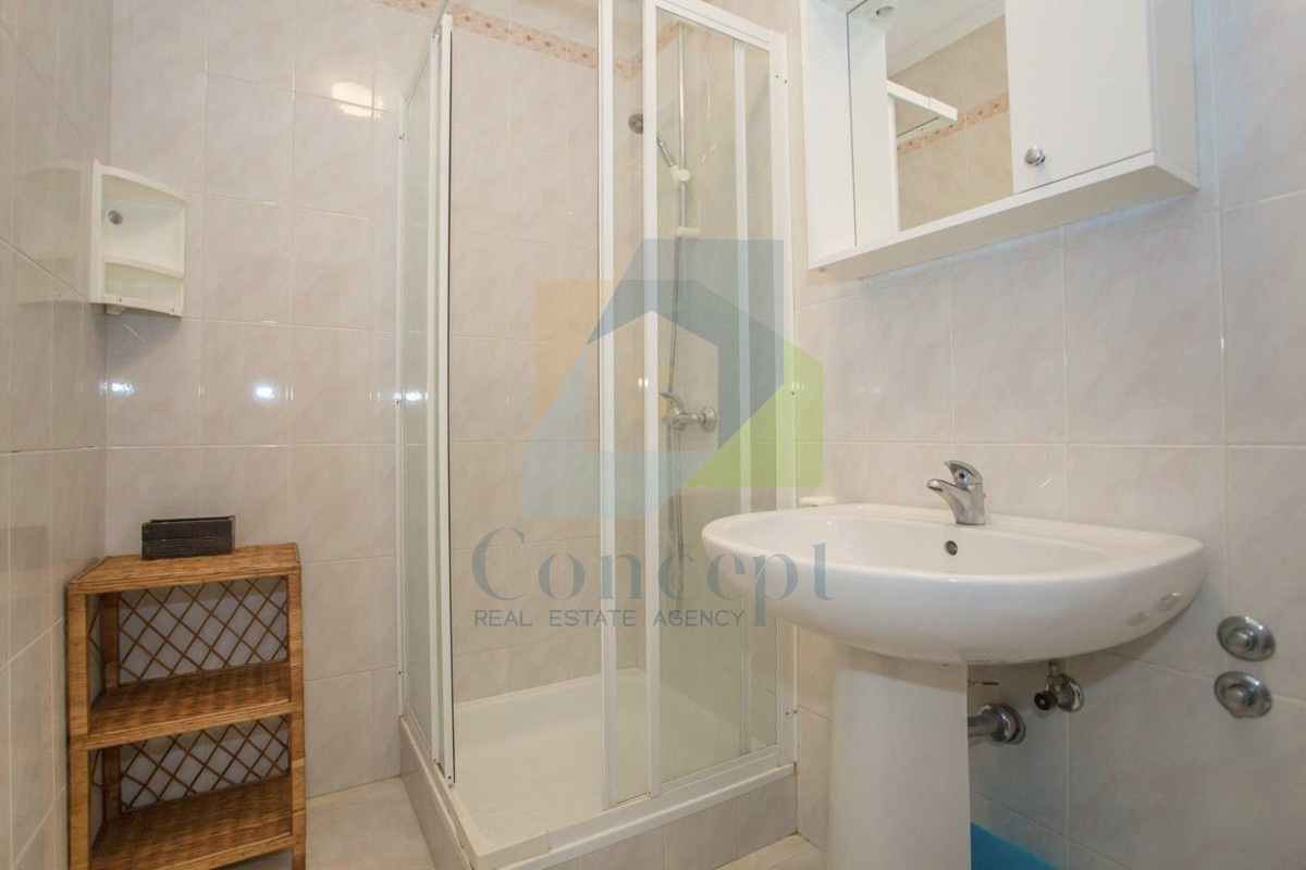 Poreč, Lussuosa posizione, Casa appartamenti a 750 m dal mare