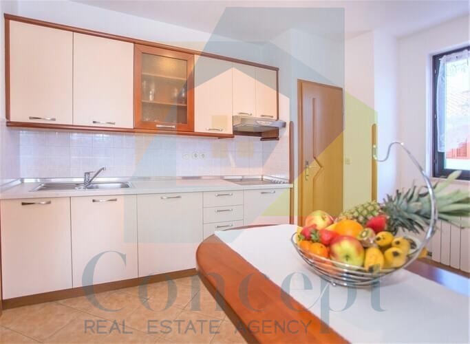 Poreč, Lussuosa posizione, Casa appartamenti a 750 m dal mare