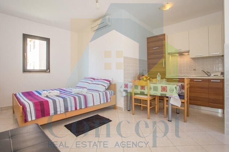 Poreč, Lussuosa posizione, Casa appartamenti a 750 m dal mare