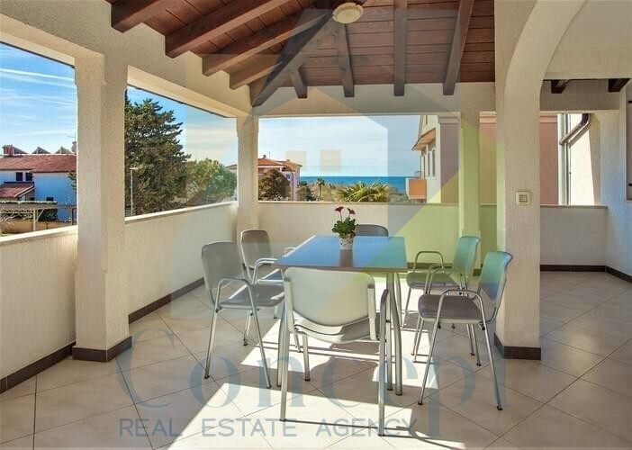 Poreč, Lussuosa posizione, Casa appartamenti a 750 m dal mare