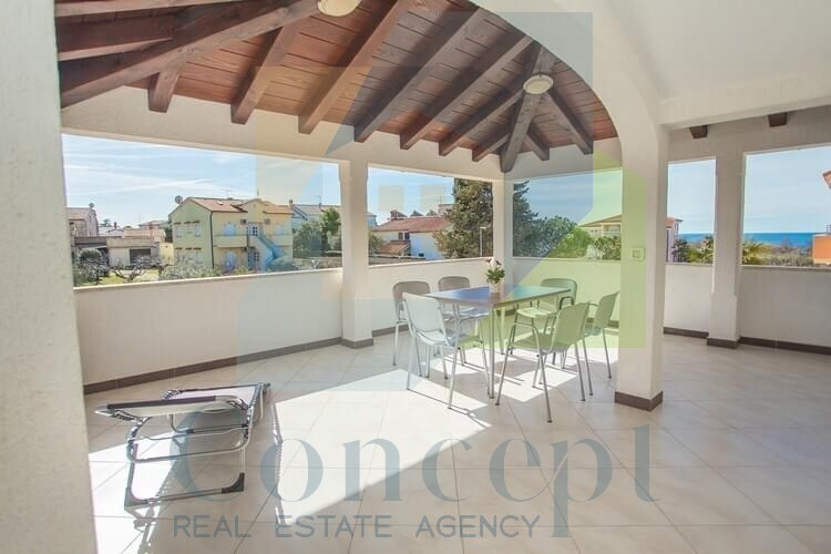 Poreč, Lussuosa posizione, Casa appartamenti a 750 m dal mare