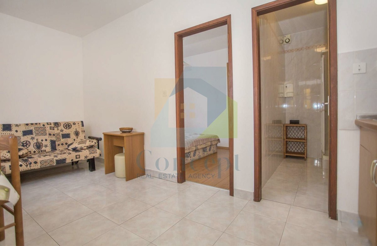 Poreč, Lussuosa posizione, Casa appartamenti a 750 m dal mare