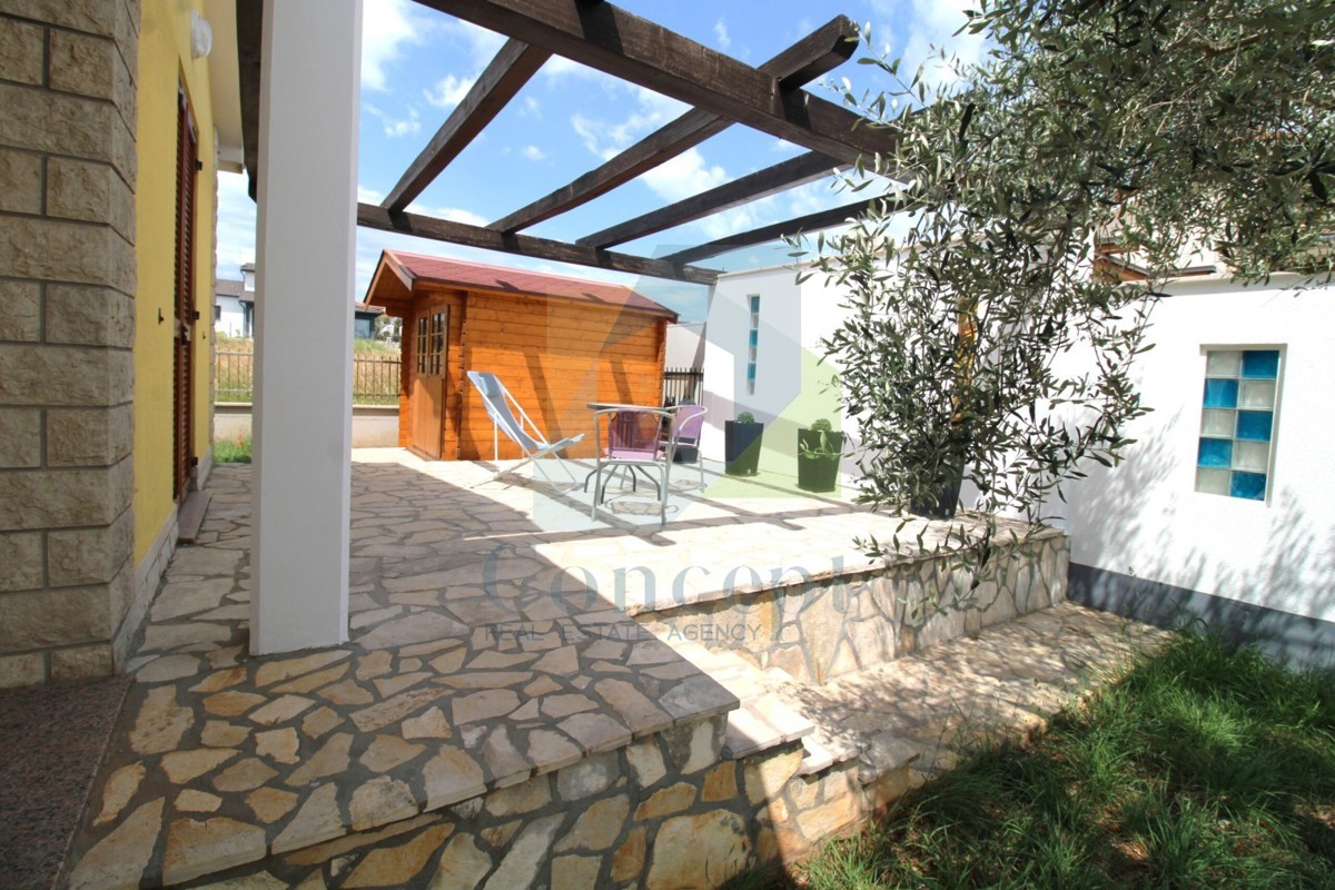 Poreč, dintorni, Villa indipendente con piscina, 10 km dal mare