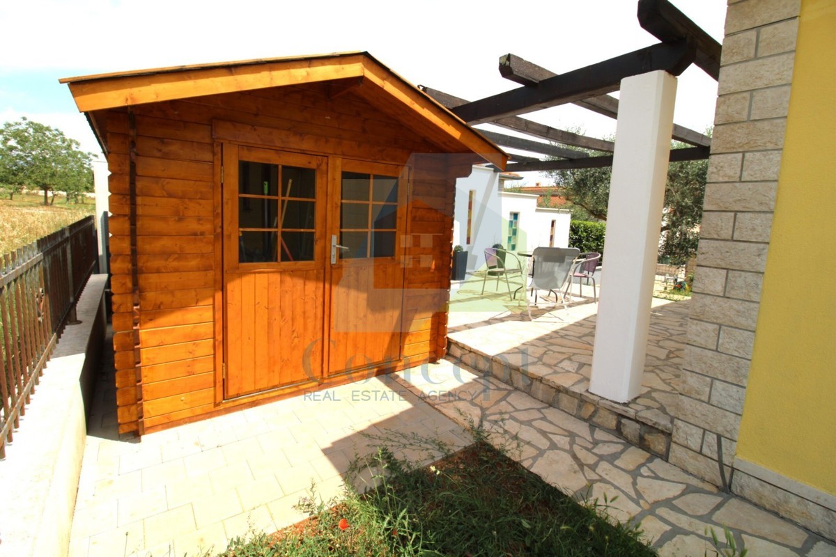 Poreč, dintorni, Villa indipendente con piscina, 10 km dal mare