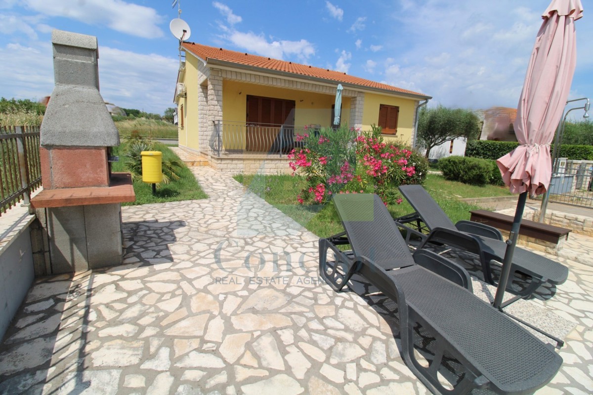 Poreč, dintorni, Villa indipendente con piscina, 10 km dal mare