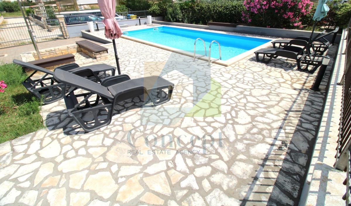 Poreč, dintorni, Villa indipendente con piscina, 10 km dal mare