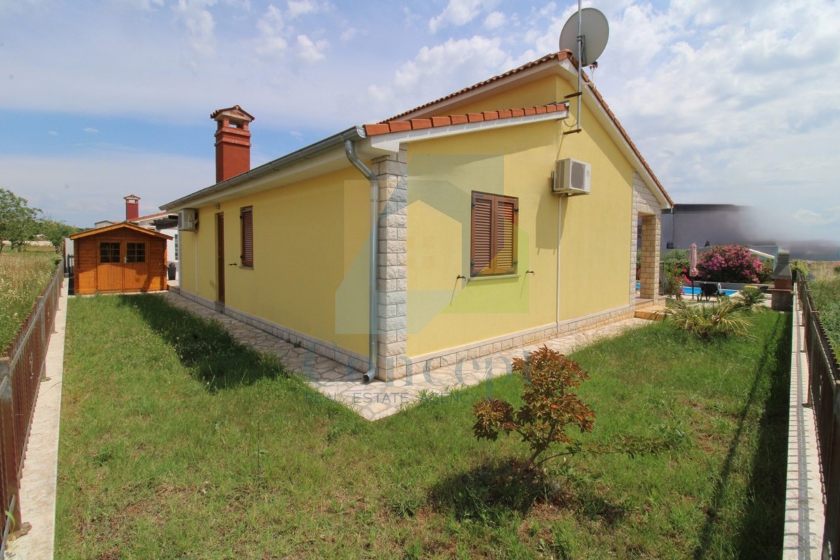 Poreč, dintorni, Villa indipendente con piscina, 10 km dal mare