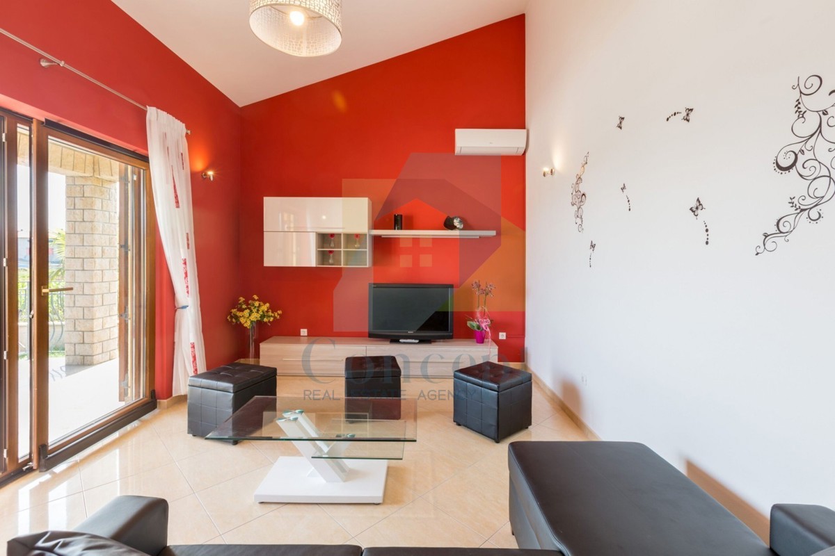 Poreč, dintorni, Villa indipendente con piscina, 10 km dal mare