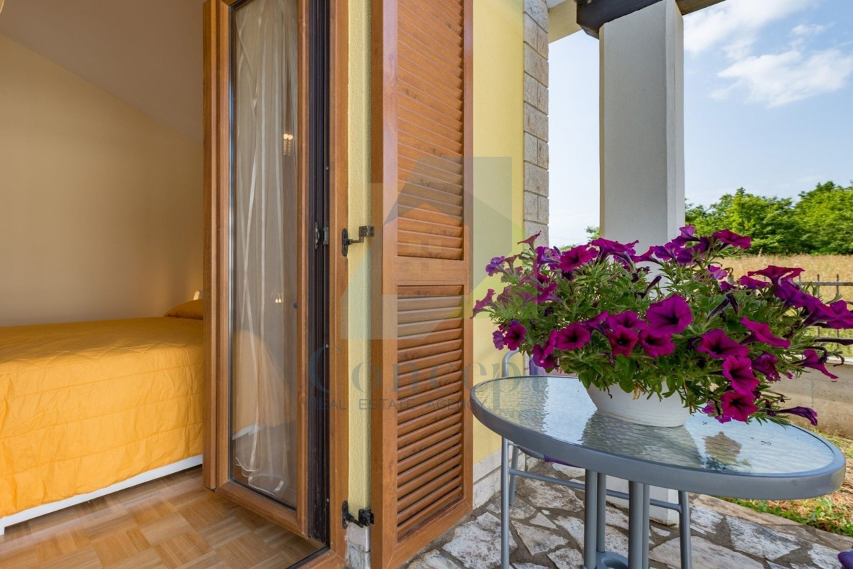 Poreč, dintorni, Villa indipendente con piscina, 10 km dal mare