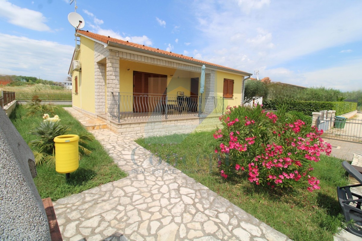 Poreč, dintorni, Villa indipendente con piscina, 10 km dal mare