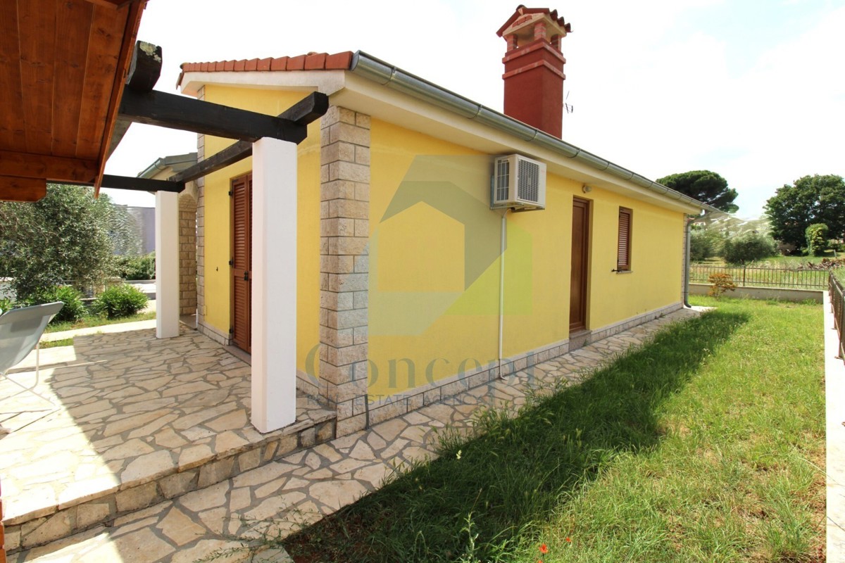 Poreč, dintorni, Villa indipendente con piscina, 10 km dal mare