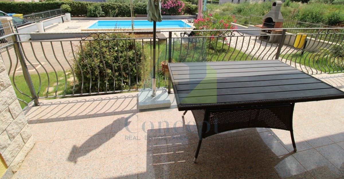 Poreč, dintorni, Villa indipendente con piscina, 10 km dal mare