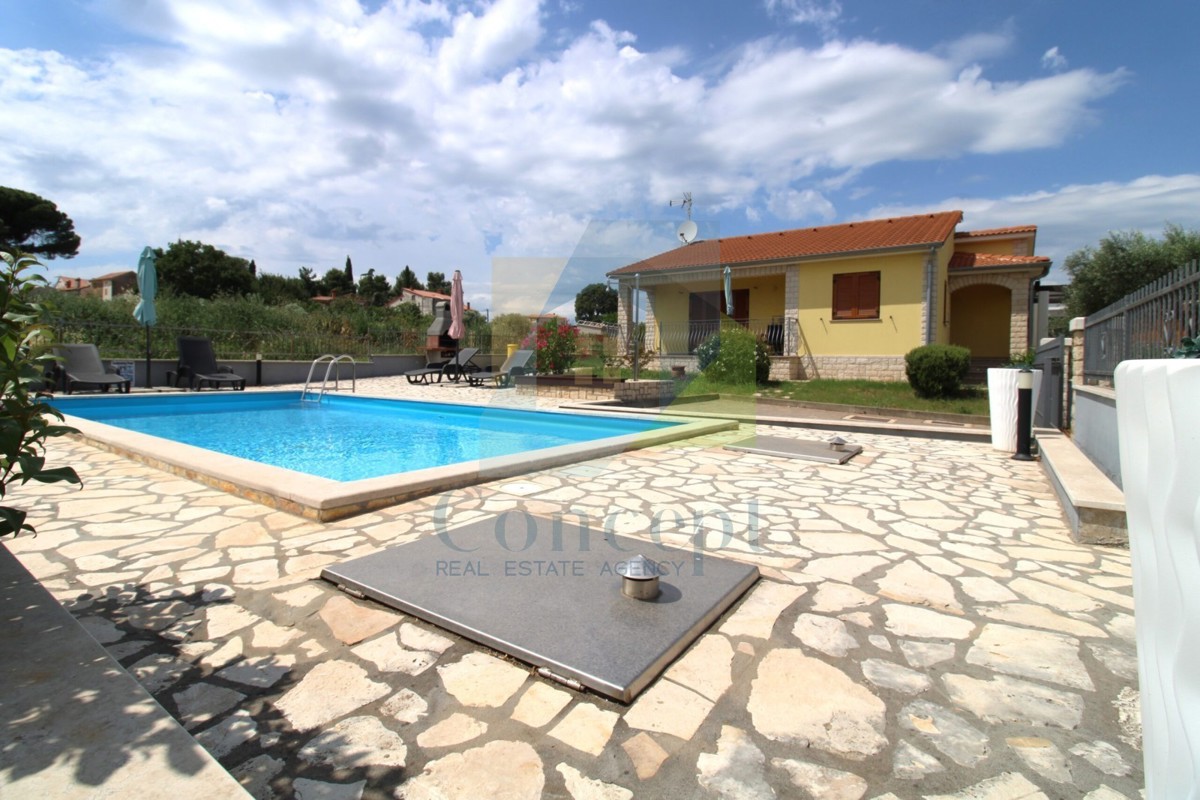 Poreč, dintorni, Villa indipendente con piscina, 10 km dal mare