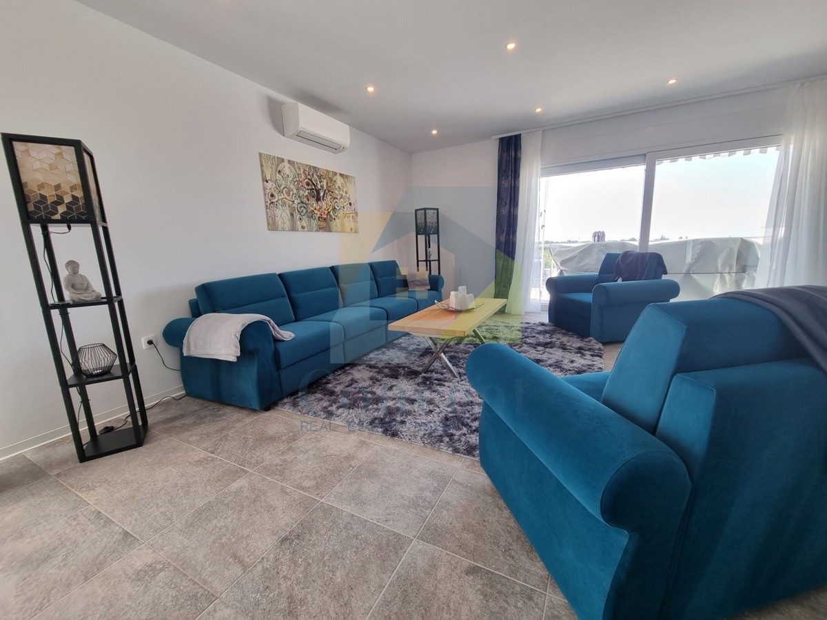 Rovinj, Kanfanar, Due moderne case di lusso su due piani in ottima posizione, a 8 km dal mare