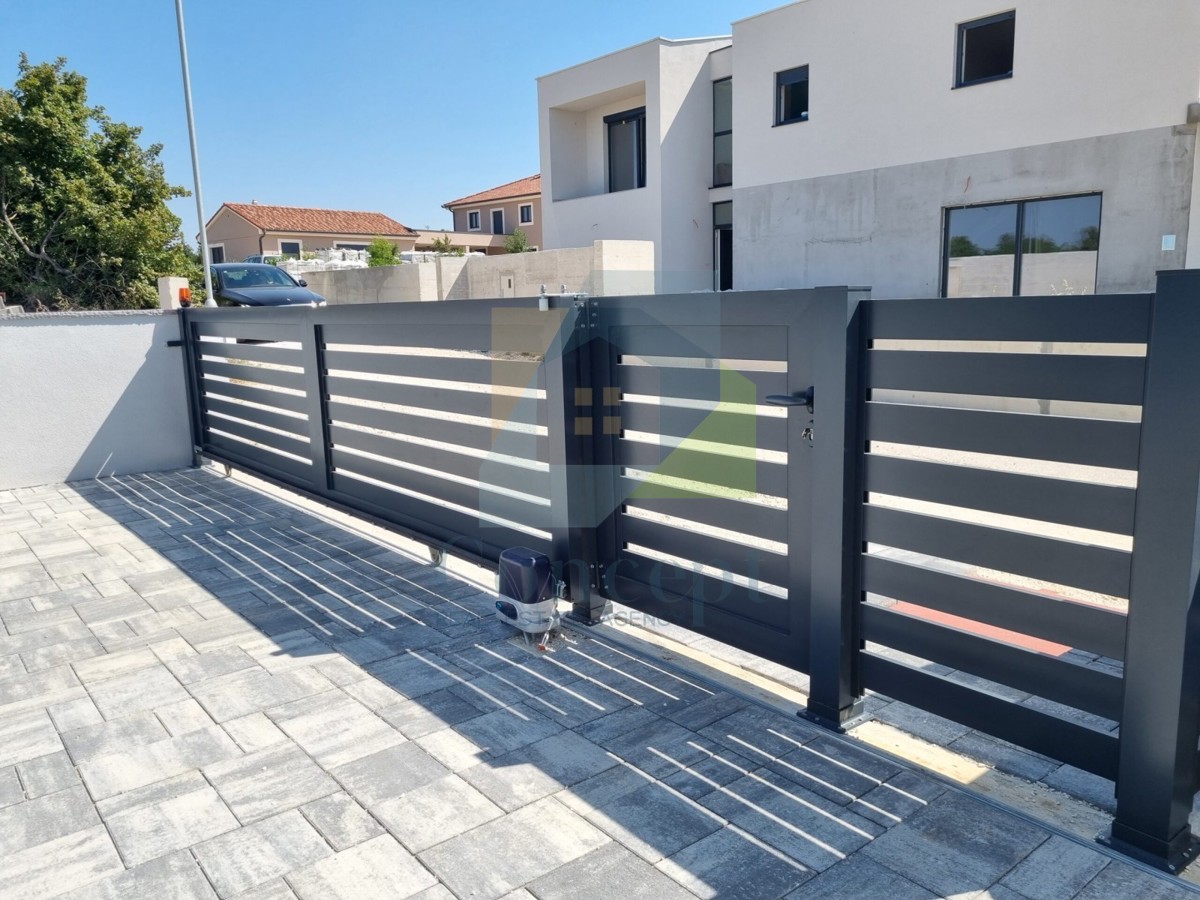 Rovinj, Kanfanar, Due moderne case di lusso su due piani in ottima posizione, a 8 km dal mare