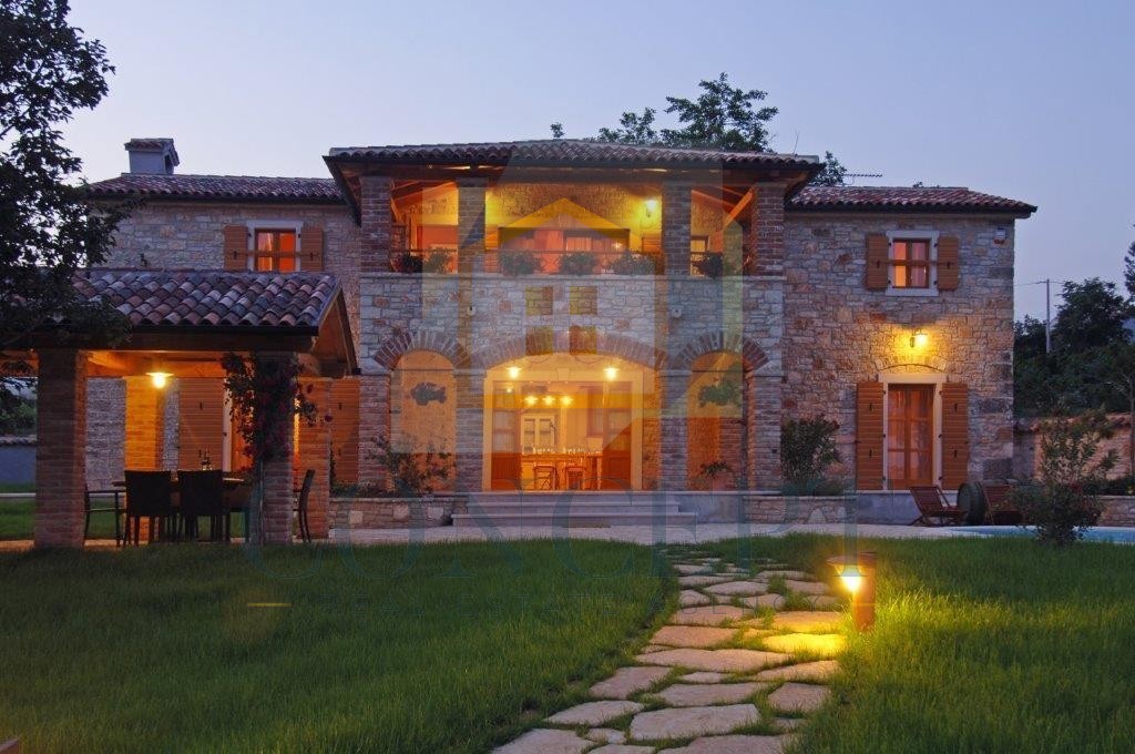 Poreč, dintorni, Ristrutturata casa in pietra autoctona con piscina, a 14 km dal mare