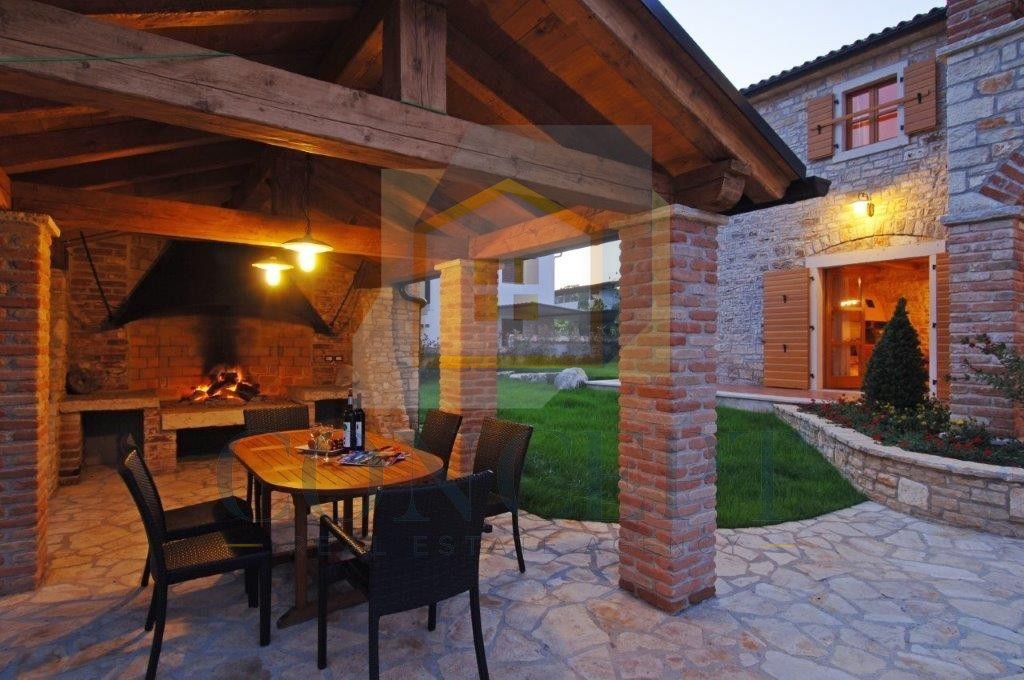 Poreč, dintorni, Ristrutturata casa in pietra autoctona con piscina, a 14 km dal mare