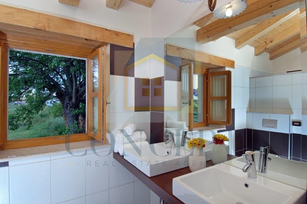 Poreč, dintorni, Ristrutturata casa in pietra autoctona con piscina, a 14 km dal mare