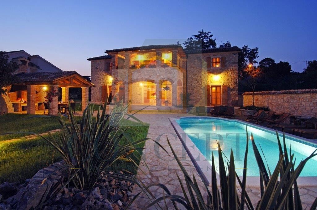 Poreč, dintorni, Ristrutturata casa in pietra autoctona con piscina, a 14 km dal mare