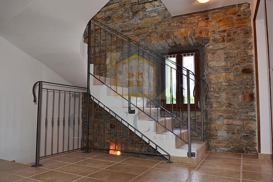 Motovun, dintorni, Prekrasta, villa autoctona con piscina e vista splendida, a 28 km dal mare