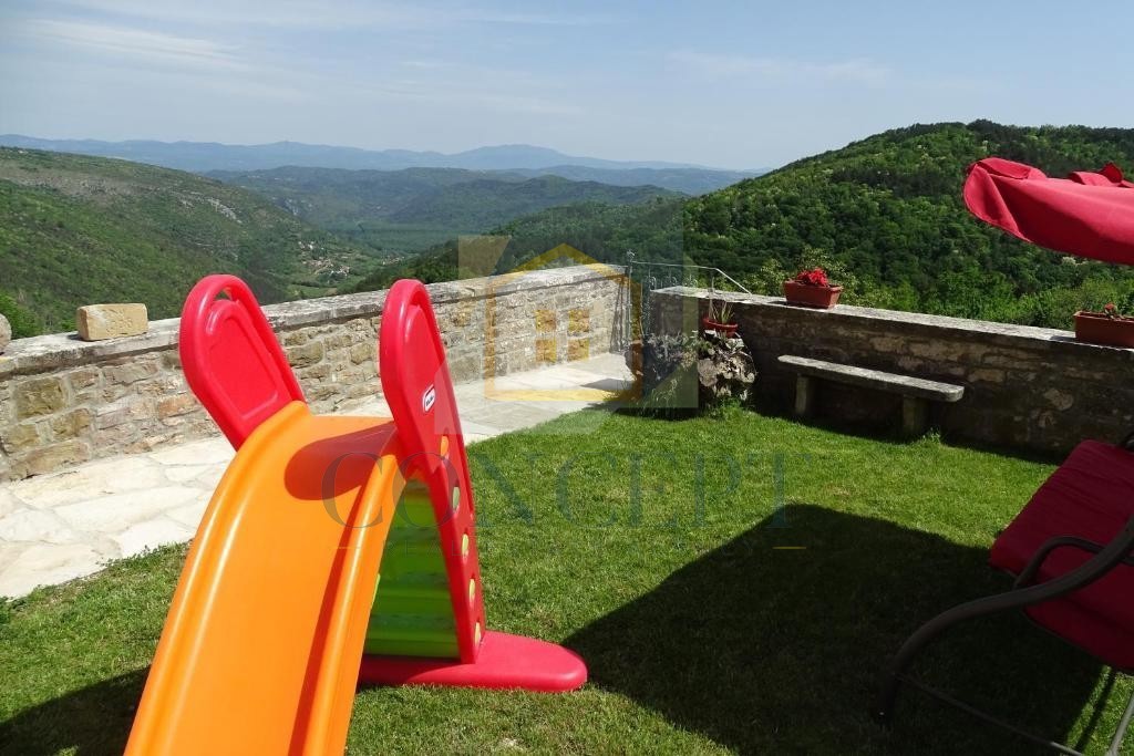 Motovun, dintorni, Prekrasta, villa autoctona con piscina e vista splendida, a 28 km dal mare