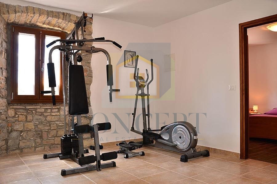 Motovun, dintorni, Prekrasta, villa autoctona con piscina e vista splendida, a 28 km dal mare