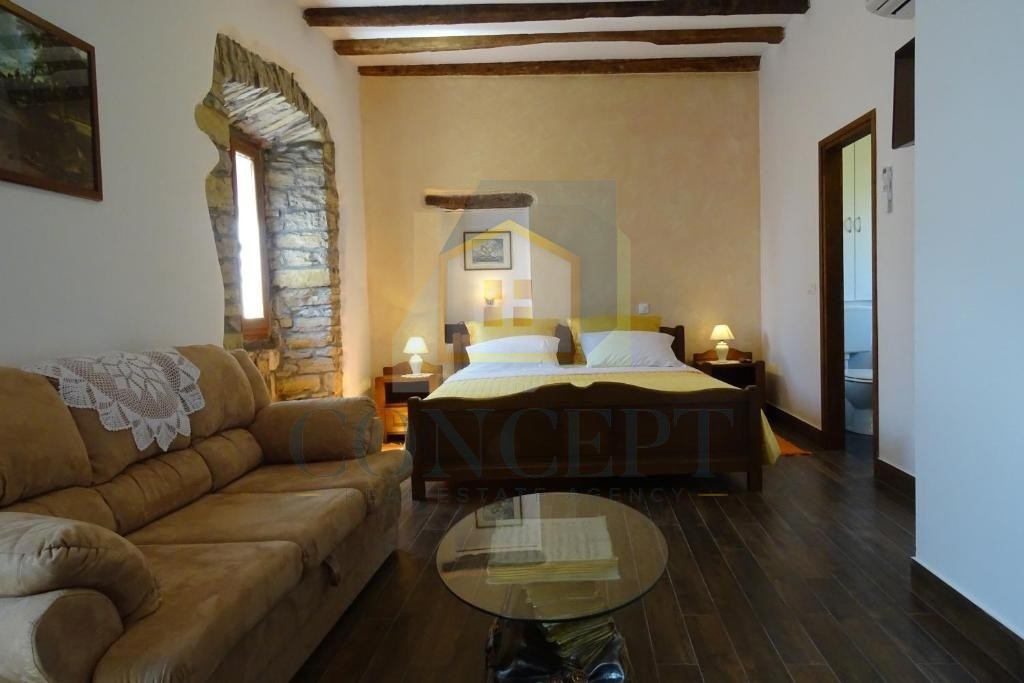 Motovun, dintorni, Prekrasta, villa autoctona con piscina e vista splendida, a 28 km dal mare