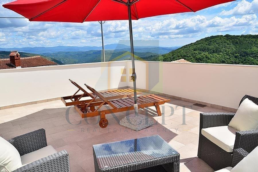 Motovun, dintorni, Prekrasta, villa autoctona con piscina e vista splendida, a 28 km dal mare