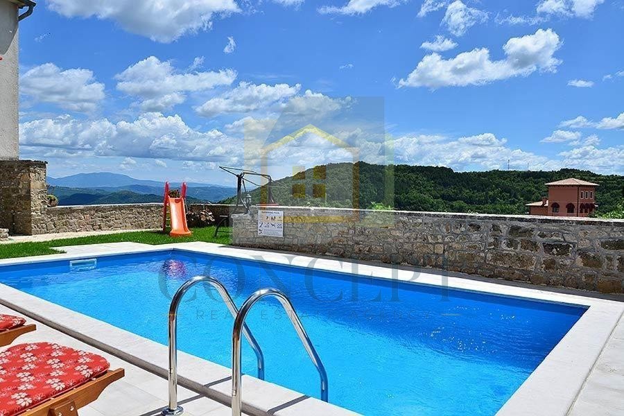 Motovun, dintorni, Prekrasta, villa autoctona con piscina e vista splendida, a 28 km dal mare