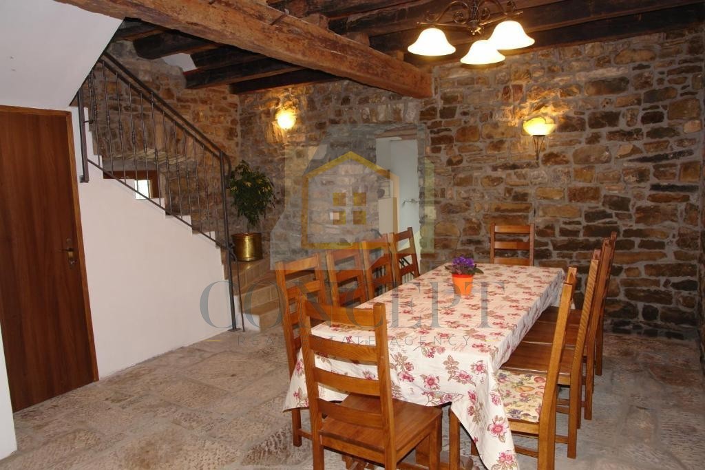 Motovun, dintorni, Prekrasta, villa autoctona con piscina e vista splendida, a 28 km dal mare