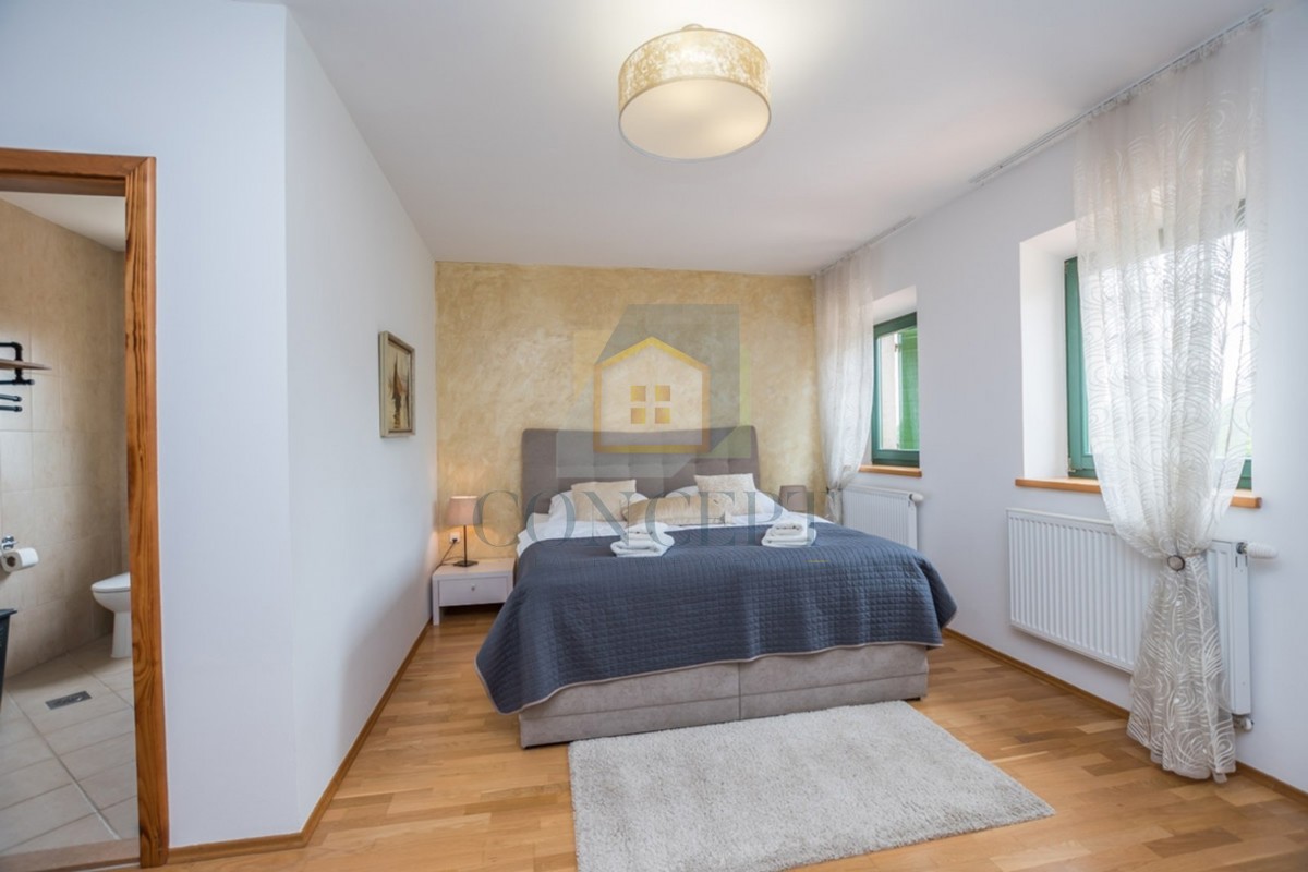 Poreč, dintorni, Splendida casa in pietra con grande giardino e piscina, a 12 km dal mare