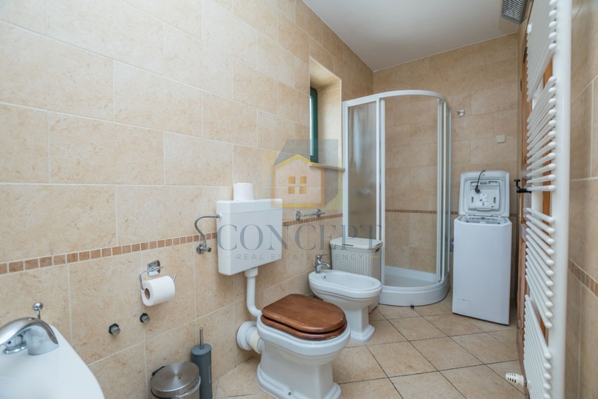 Poreč, dintorni, Splendida casa in pietra con grande giardino e piscina, a 12 km dal mare