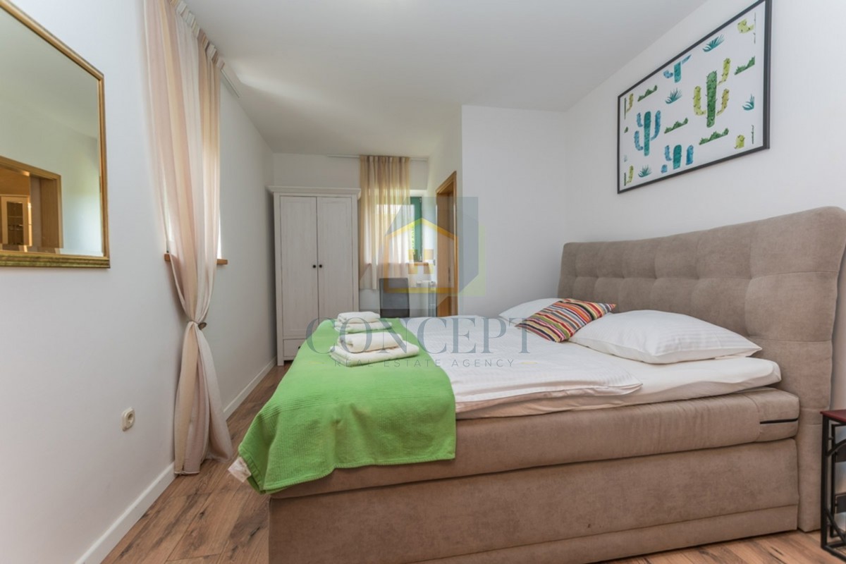 Poreč, dintorni, Splendida casa in pietra con grande giardino e piscina, a 12 km dal mare