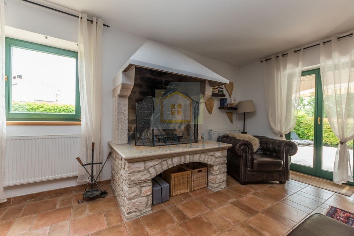 Poreč, dintorni, Splendida casa in pietra con grande giardino e piscina, a 12 km dal mare