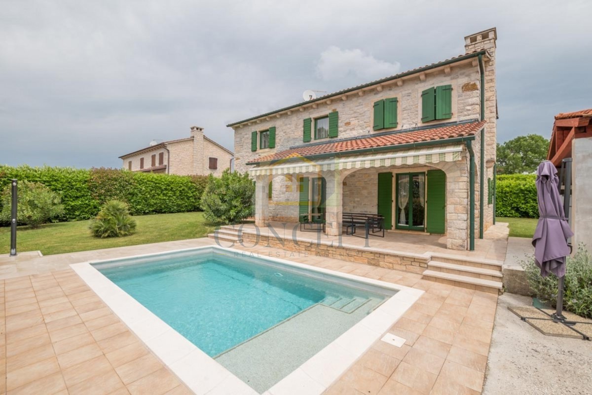 Poreč, dintorni, Splendida casa in pietra con grande giardino e piscina, a 12 km dal mare