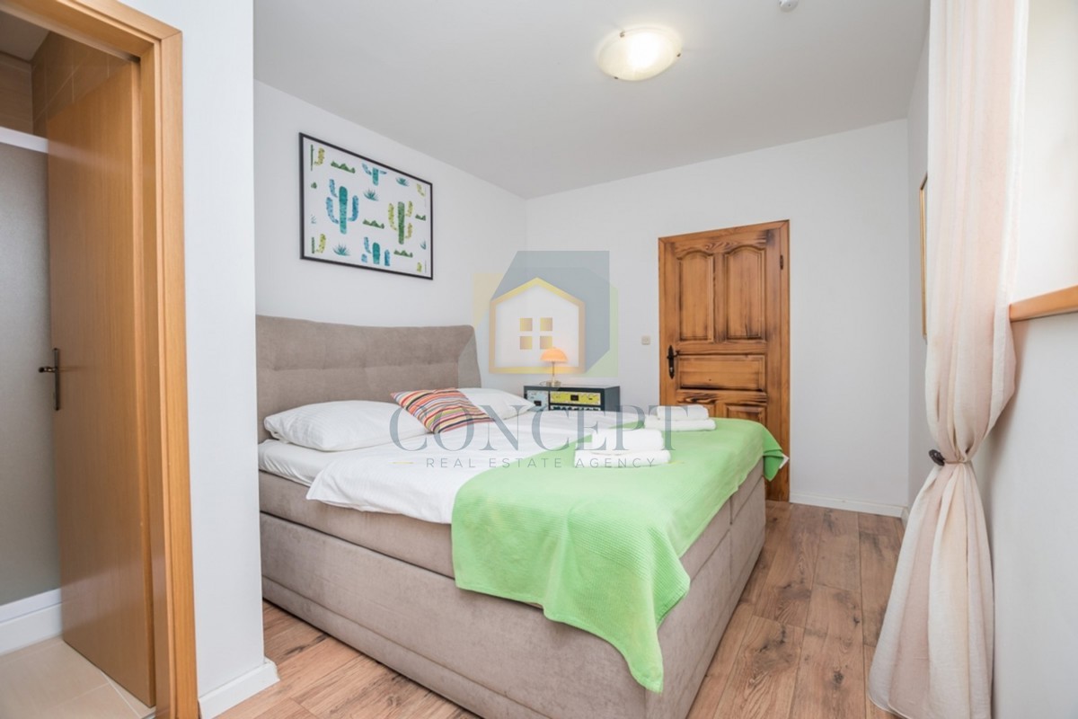 Poreč, dintorni, Splendida casa in pietra con grande giardino e piscina, a 12 km dal mare