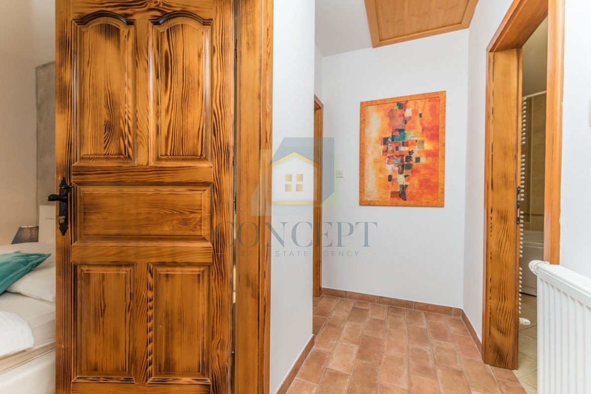 Poreč, dintorni, Splendida casa in pietra con grande giardino e piscina, a 12 km dal mare