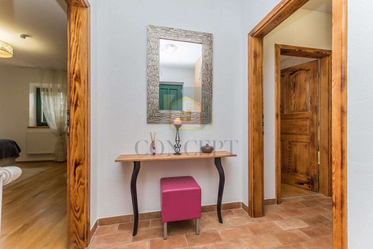 Poreč, dintorni, Splendida casa in pietra con grande giardino e piscina, a 12 km dal mare