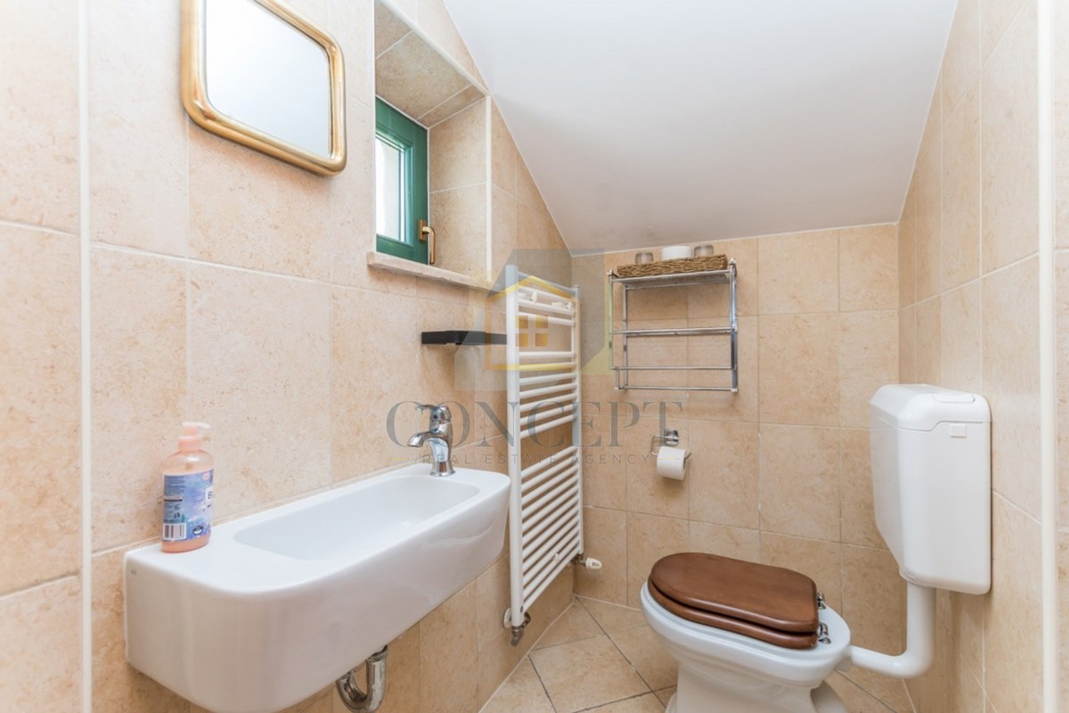 Poreč, dintorni, Splendida casa in pietra con grande giardino e piscina, a 12 km dal mare