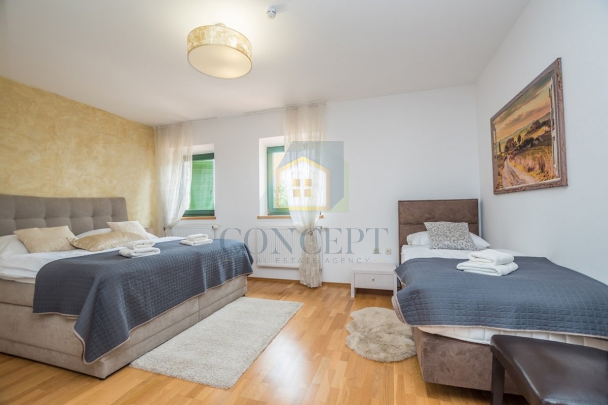 Poreč, dintorni, Splendida casa in pietra con grande giardino e piscina, a 12 km dal mare