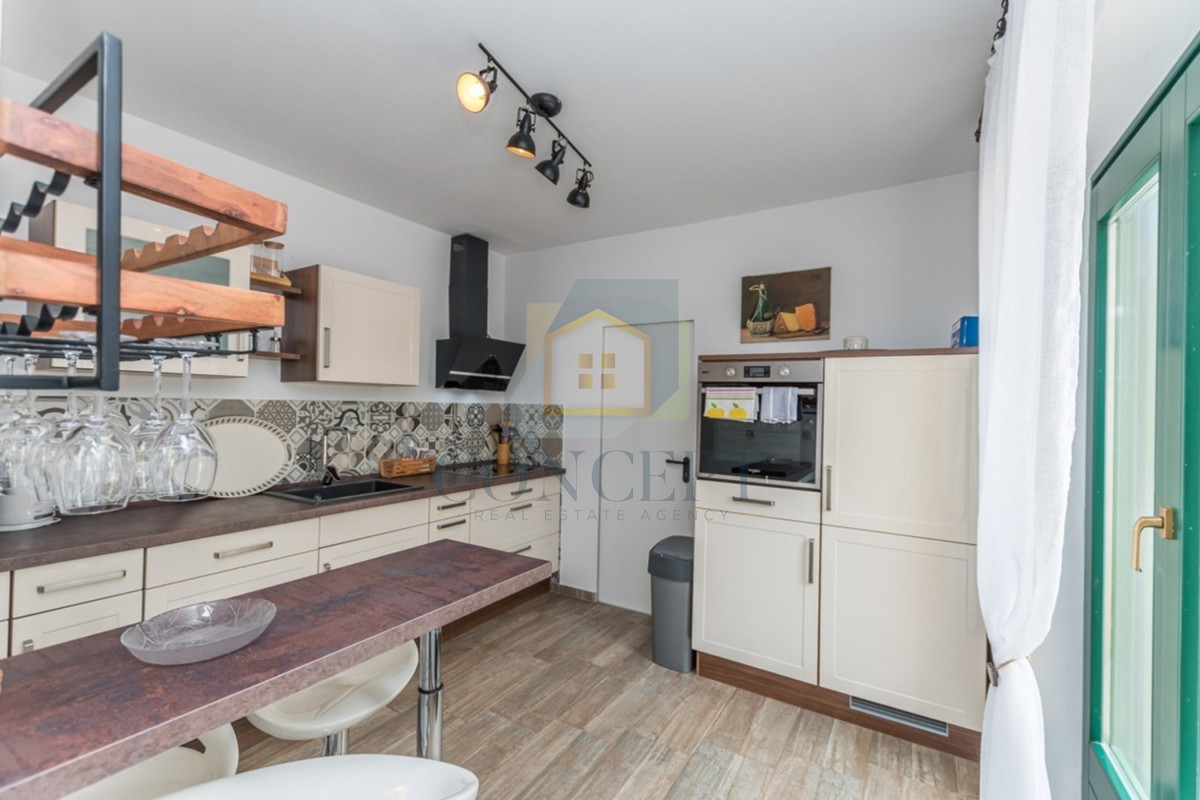 Poreč, dintorni, Splendida casa in pietra con grande giardino e piscina, a 12 km dal mare