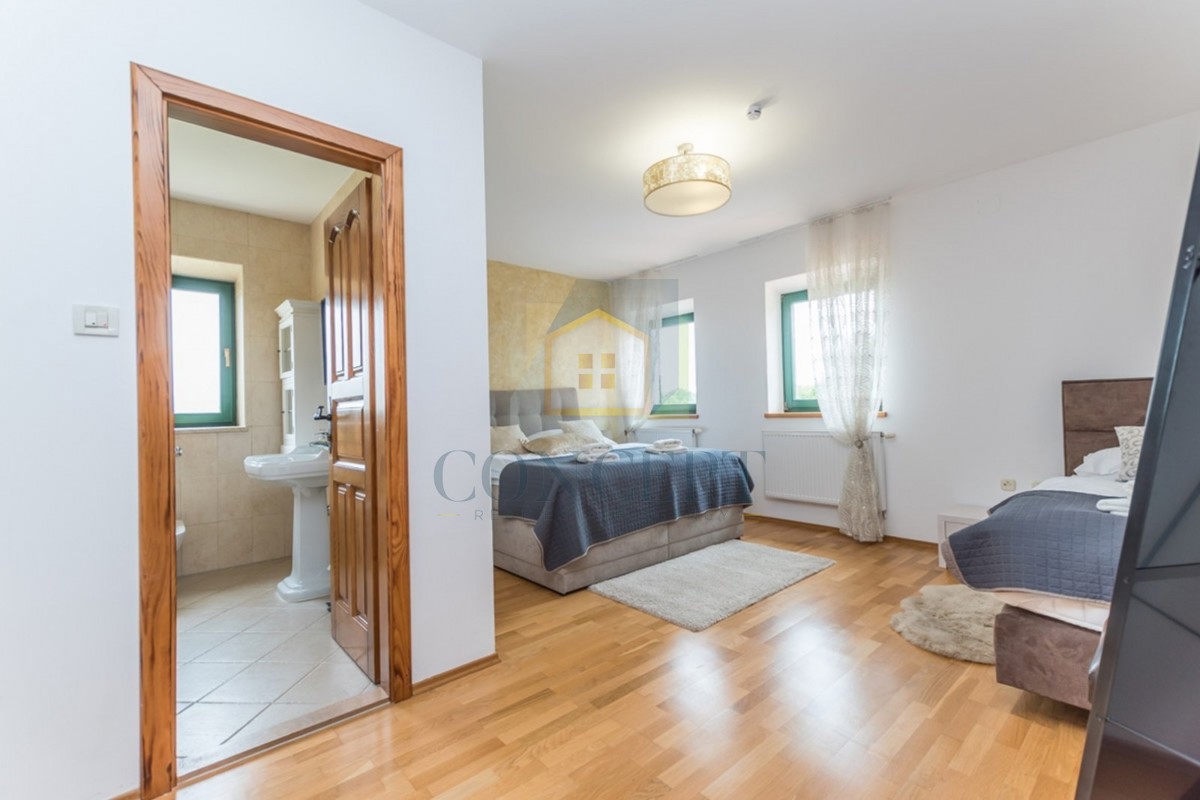 Poreč, dintorni, Splendida casa in pietra con grande giardino e piscina, a 12 km dal mare