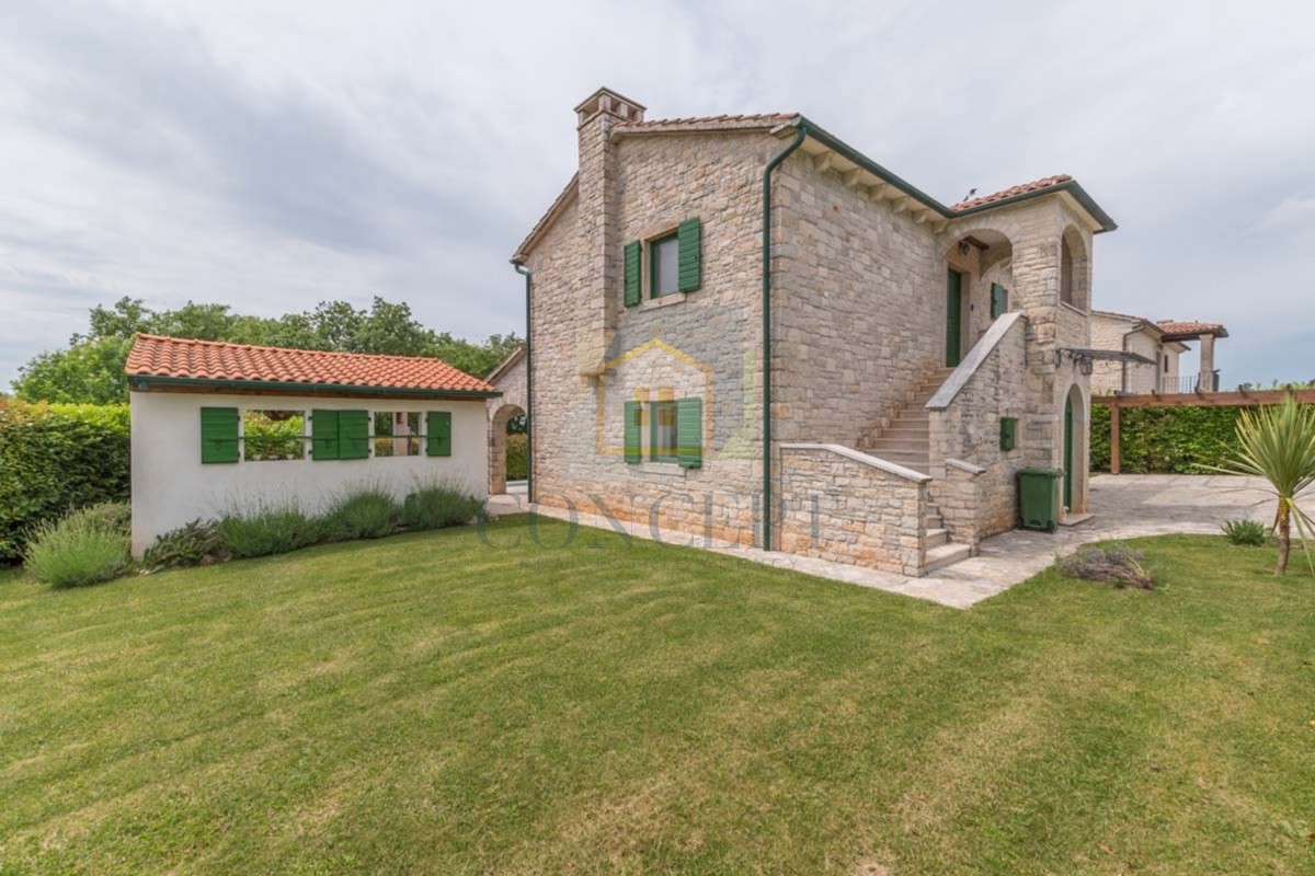 Poreč, dintorni, Splendida casa in pietra con grande giardino e piscina, a 12 km dal mare