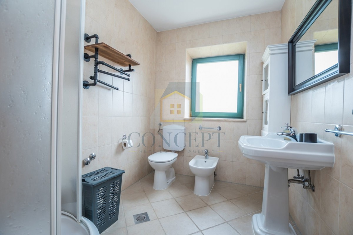 Poreč, dintorni, Splendida casa in pietra con grande giardino e piscina, a 12 km dal mare