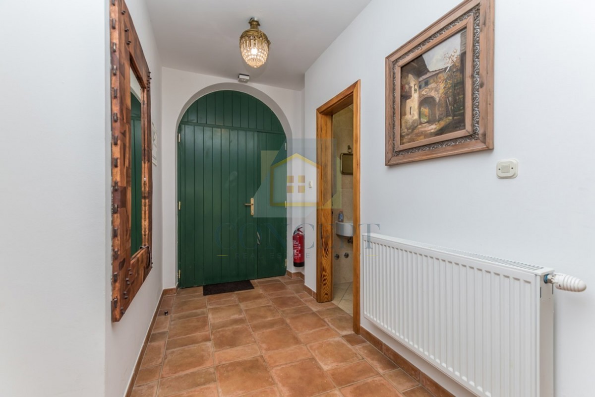 Poreč, dintorni, Splendida casa in pietra con grande giardino e piscina, a 12 km dal mare